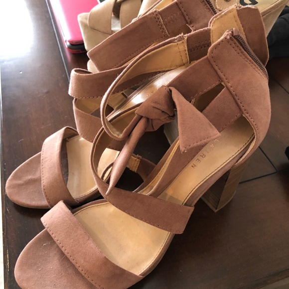 Dresses - Picture 8 of 16